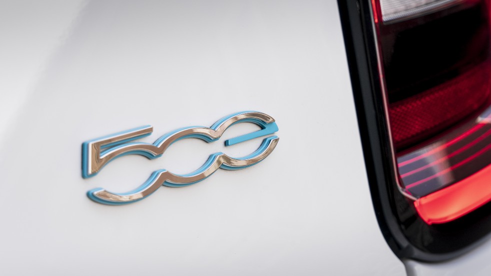 Fiat 500e convertible badge